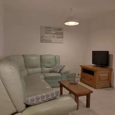 Des Remparts Reservation Par Telephone Laissez Vos Coordonnees Holiday home *